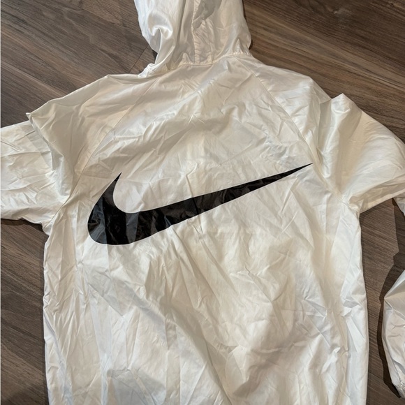 Nike Classic White Windbreaker - Picture 4 of 4